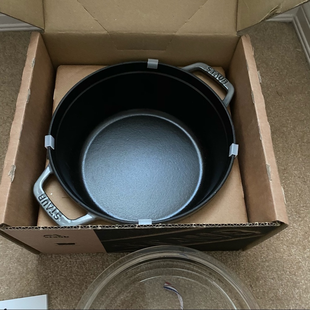 Staub New 24 4qt Grey glass lid - Picture 9 of 13